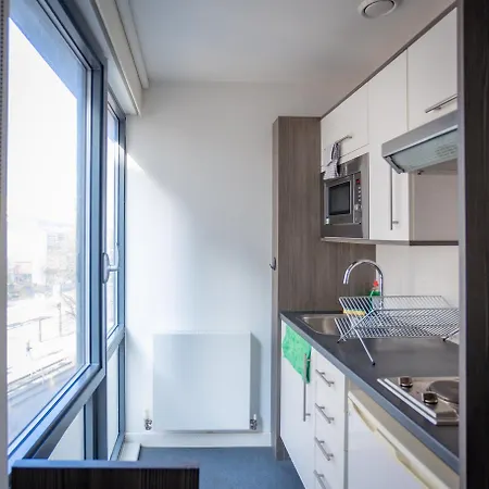Apartment Modern W Desk And Tv